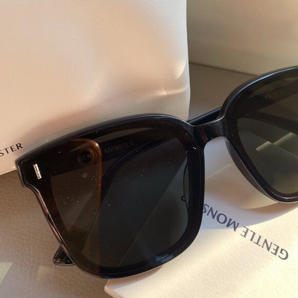 Gentle Monster FRIDA Black Sunglasses | Like New main image 5